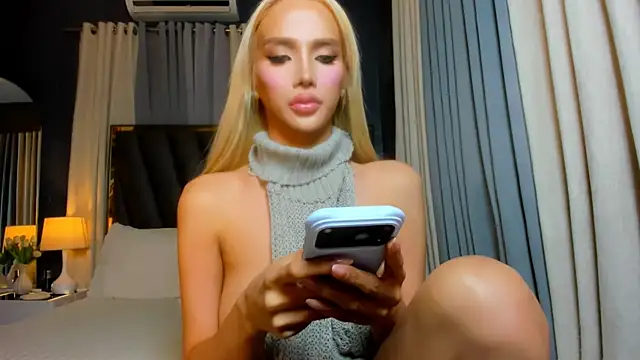 Snapshot of KylieSonique chatting on 21, 7, 2026 KylieSonique online show from 21, 7, 2026