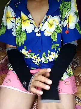 Snapshot of geetha_telugu_kan277 chatting on 8, 10, 2025 geetha telugu kan277 online show from 8, 10, 2025