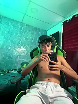 Snapshot of twinks_28 chatting on 10, 10, 2025 twinks 28 online show from 10, 10, 2025