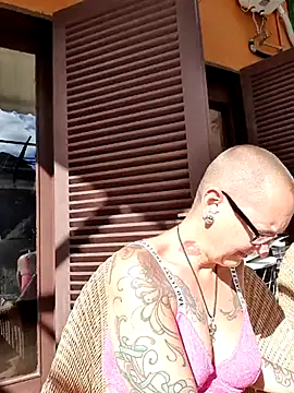 Emma Milf25 online show from 6, 3, 2025