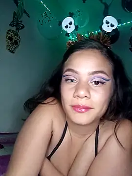 Snapshot of Valen_thompsom_002 chatting on 15, 10, 2025 Valen thompsom 002 online show from 15, 10, 2025