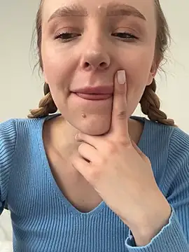 Snapshot of EvaBrooklyn chatting on 7, 3, 2025 EvaBrooklyn online show from 7, 3, 2025