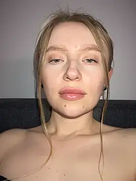 Snapshot of EvaBrooklyn chatting on 10, 3, 2025 EvaBrooklyn online show from 10, 3, 2025