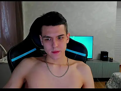 TravisRevas online show from 4, 3, 2025