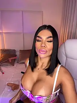 Amylewisq online show from 6, 3, 2025