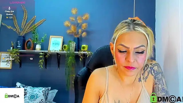 Snapshot of yessila_parker chatting on 24, 10, 2025 yessila parker online show from 24, 10, 2025