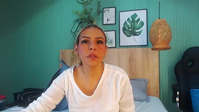 Snapshot of yessila_parker chatting on 3, 12, 2025 yessila parker online show from 3, 12, 2025