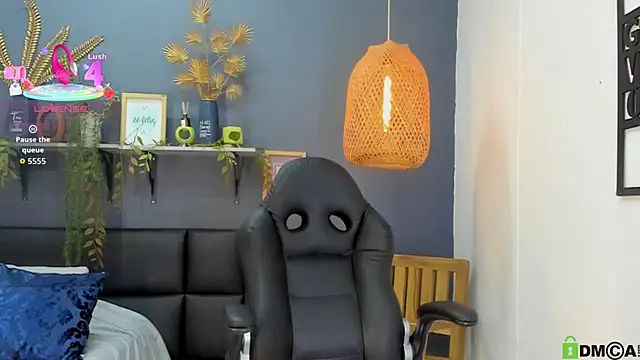 Snapshot of yessila_parker chatting on 15, 1, 2026 yessila parker online show from 15, 1, 2026