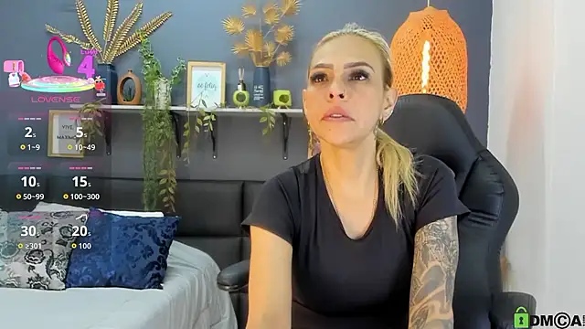 Snapshot of yessila_parker chatting on 16, 1, 2026 yessila parker online show from 16, 1, 2026