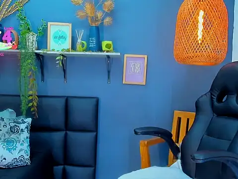 Snapshot of yessila_parker chatting on 3, 2, 2026 yessila parker online show from 3, 2, 2026