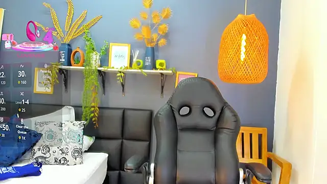 Snapshot of yessila_parker chatting on 9, 2, 2026 yessila parker online show from 9, 2, 2026