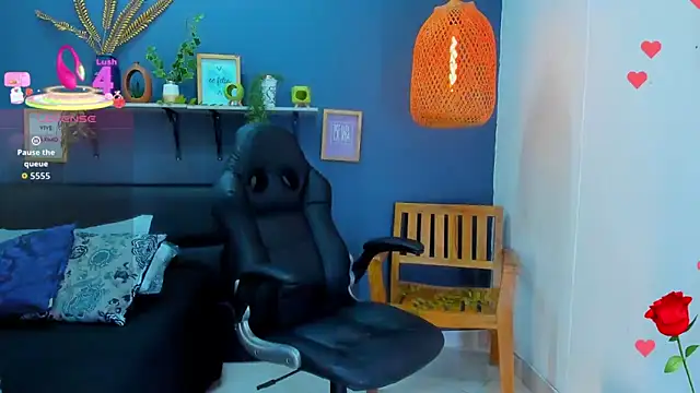 Snapshot of yessila_parker chatting on 19, 2, 2026 yessila parker online show from 19, 2, 2026