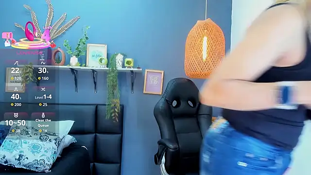 Snapshot of yessila_parker chatting on 25, 2, 2026 yessila parker online show from 25, 2, 2026