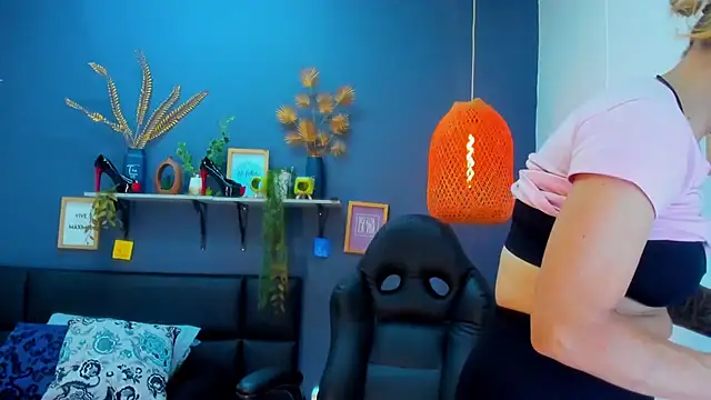 Snapshot of yessila_parker chatting on 28, 2, 2026 yessila parker online show from 28, 2, 2026