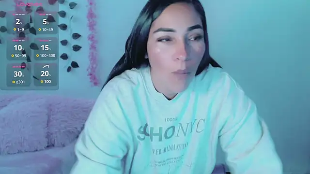 Snapshot of luna_lgomez_ chatting on 2, 3, 2025 luna lgomez  online show from 2, 3, 2025