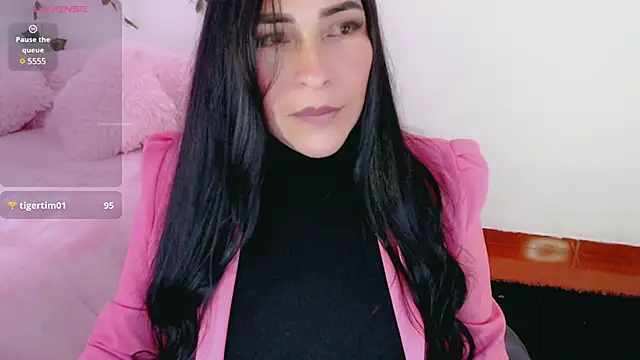 Snapshot of luna_lgomez_ chatting on 5, 3, 2025 luna lgomez  online show from 5, 3, 2025