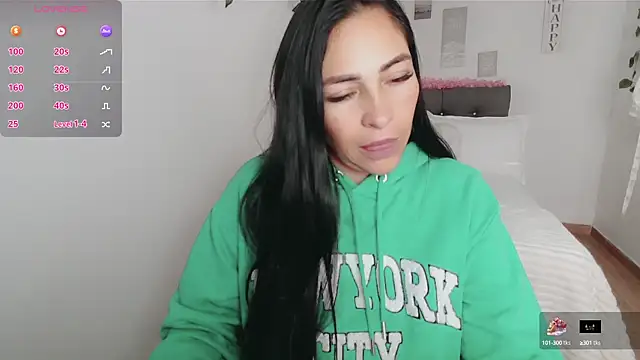 Snapshot of luna_lgomez_ chatting on 18, 9, 2025 luna lgomez  online show from 18, 9, 2025