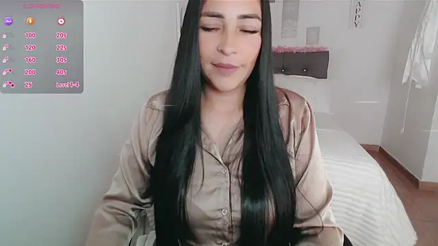 Snapshot of luna_lgomez_ chatting on 1, 10, 2025 luna lgomez  online show from 1, 10, 2025