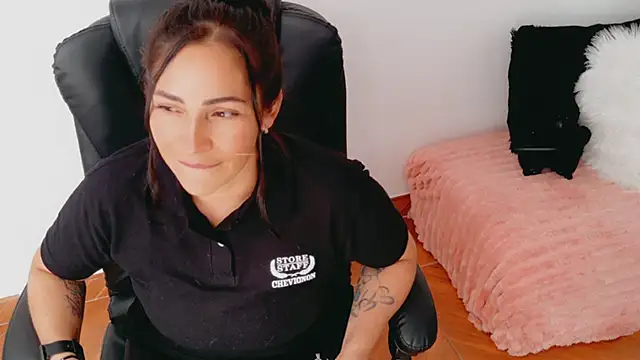 luna lgomez  online show from 24, 3, 2026