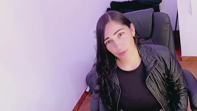 luna lgomez  online show from 18, 4, 2026