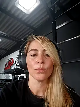 Sara Valkyri online show from 13, 3, 2025