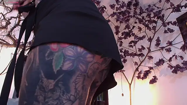 Sara Valkyri online show from 5, 10, 2025