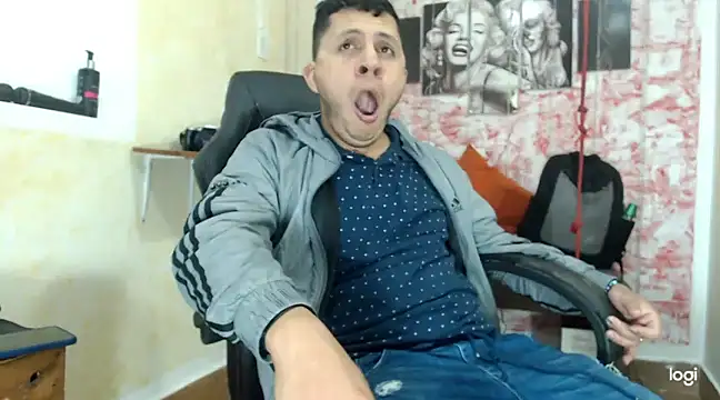 Snapshot of Emilianoveryhot chatting on 17, 3, 2025 Emilianoveryhot online show from 17, 3, 2025