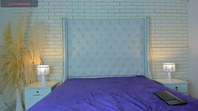 Emilly wilson  online show from 4, 11, 2025