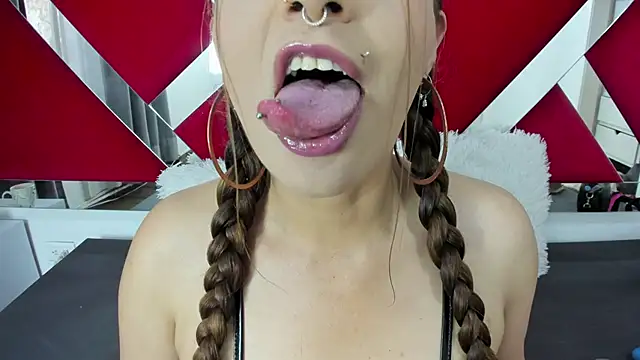 Snapshot of nicollewayne10 chatting on 18, 10, 2025 nicollewayne10 online show from 18, 10, 2025