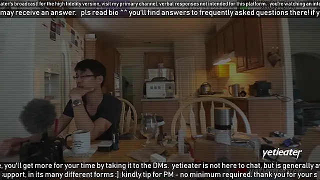 Snapshot of yetieater chatting on 14, 12, 2024 yetieater online show from 14, 12, 2024