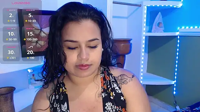 Snapshot of SamanthaSmiithh chatting on 13, 10, 2025 SamanthaSmiithh online show from 13, 10, 2025