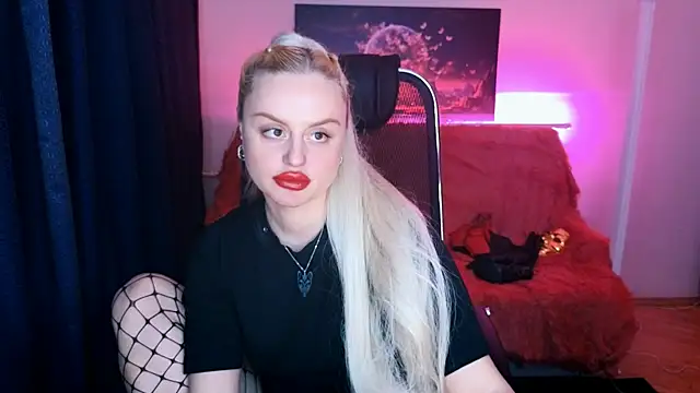 Snapshot of Miss_Alice_Silver chatting on 18, 3, 2025 Miss Alice Silver online show from 18, 3, 2025