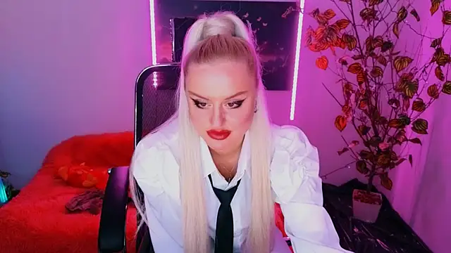 Snapshot of Miss_Alice_Silver chatting on 3, 10, 2025 Miss Alice Silver online show from 3, 10, 2025