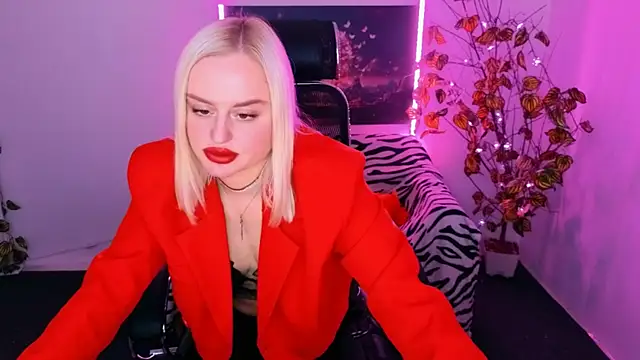 Snapshot of Miss_Alice_Silver chatting on 7, 11, 2025 Miss Alice Silver online show from 7, 11, 2025