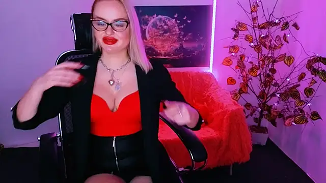 Snapshot of Miss_Alice_Silver chatting on 26, 11, 2025 Miss Alice Silver online show from 26, 11, 2025