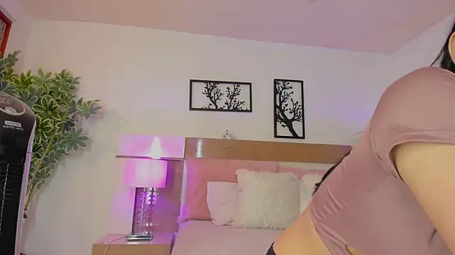 Olivia pretty  online show from 3, 3, 2025