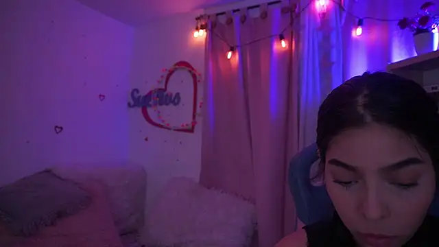 Olivia pretty  online show from 22, 3, 2025