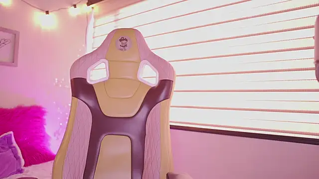 tommy blue online show from 25, 3, 2026