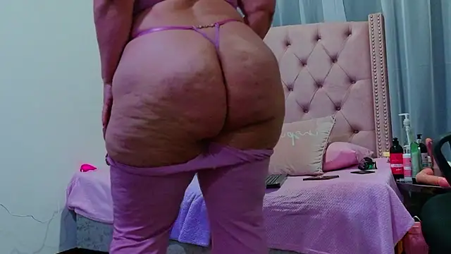 Snapshot of scarlettbooty chatting on 19, 9, 2025 scarlettbooty online show from 19, 9, 2025