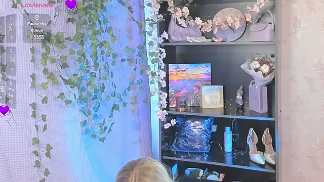 Snapshot of MelissaMillton chatting on 11, 3, 2025 MelissaMillton online show from 11, 3, 2025