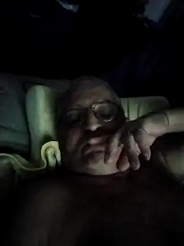 Snapshot of coolbrady17 chatting on 5, 3, 2025 coolbrady17 online show from 5, 3, 2025
