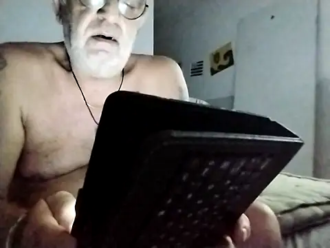 Snapshot of coolbrady17 chatting on 16, 3, 2025 coolbrady17 online show from 16, 3, 2025