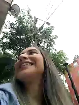 Isabella Varella online show from 5, 3, 2025