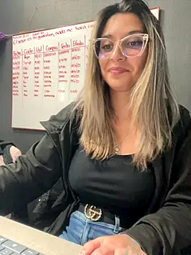 Isabella Varella online show from 15, 11, 2025