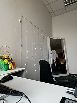 Juicy PeachLux online show from 2, 10, 2025