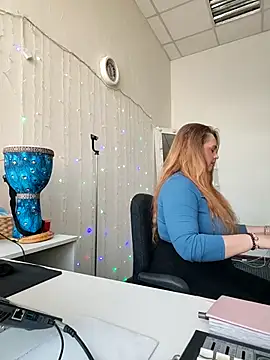 Juicy PeachLux online show from 12, 2, 2026