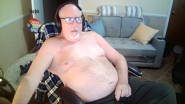 Snapshot of superbearboss chatting on 18, 3, 2026 superbearboss online show from 18, 3, 2026