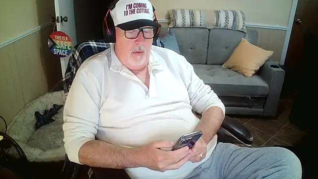 Snapshot of superbearboss chatting on 19, 3, 2026 superbearboss online show from 19, 3, 2026