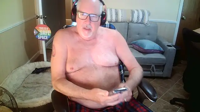 Snapshot of superbearboss chatting on 1, 4, 2026 superbearboss online show from 1, 4, 2026