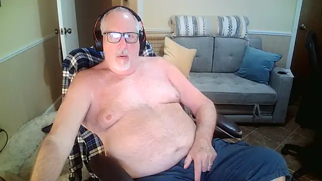Snapshot of superbearboss chatting on 12, 4, 2026 superbearboss online show from 12, 4, 2026